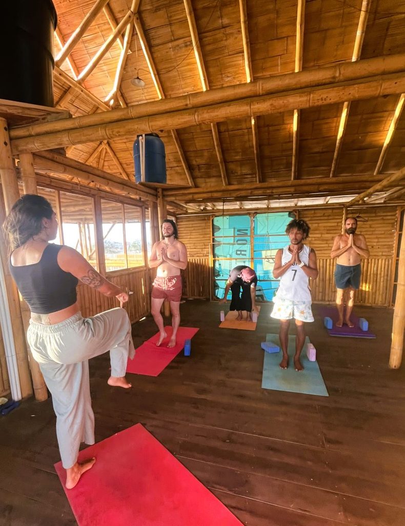 Casa Coral Escuela Eoletto yoga group in Mayapo